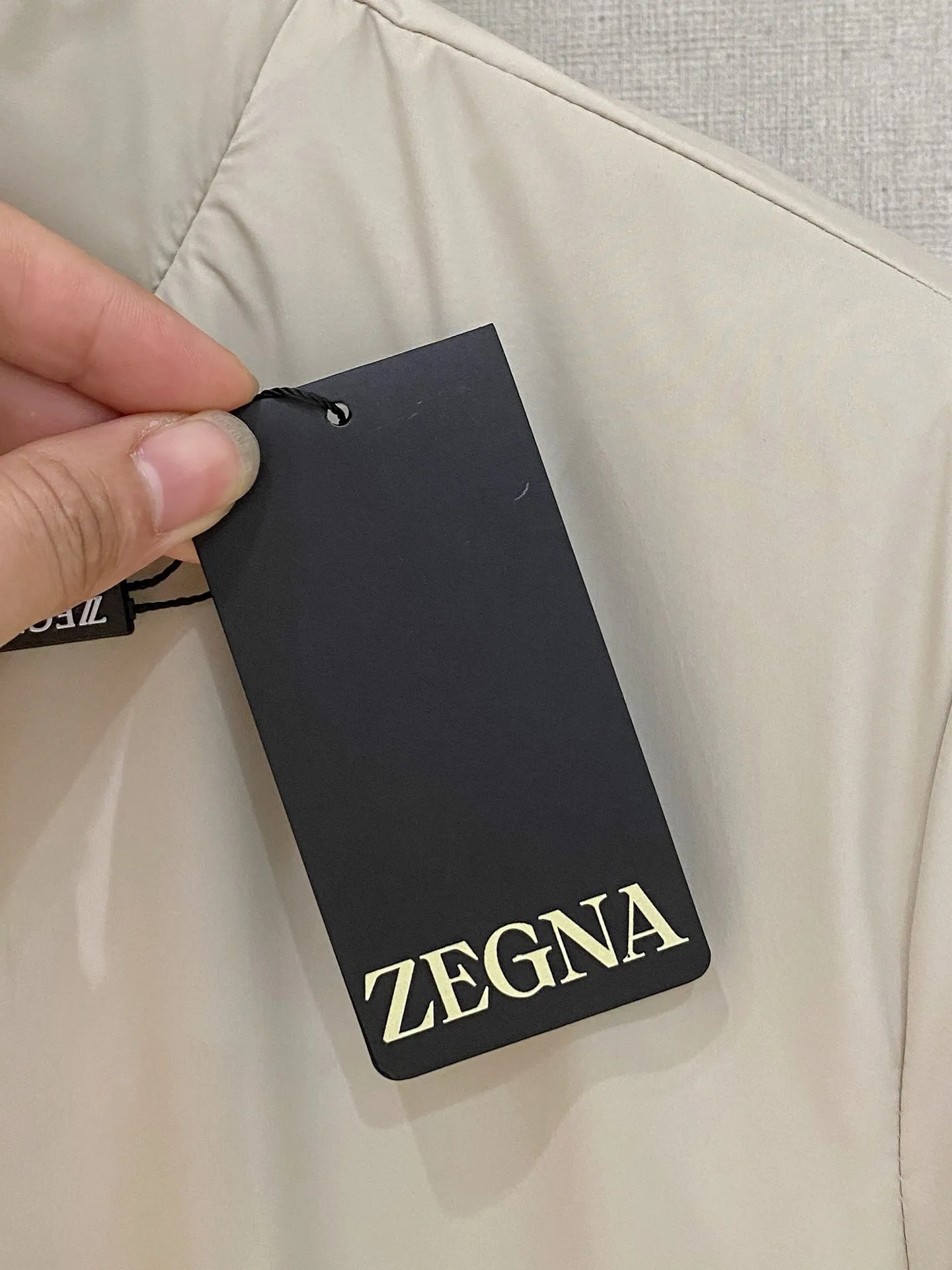 ZEGNA ✅ ： ， ， ； ， 。 ， ， 。 ✅ ：Classic ， ， ， ， 。 ✅ ： ， ， ； ， logo， ， 。 ： 、Cream White、Black。 ✅ ： ， ， ， 、 、 ， Versatile 。 Sizes：M-4XL